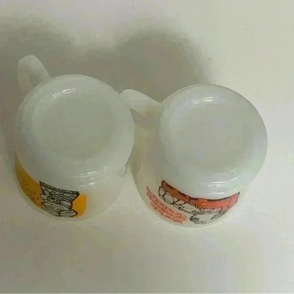 Set of 2 vintage Glasbake milk glass coffee mugs for grandma and grandpa - Picture 7 of 12